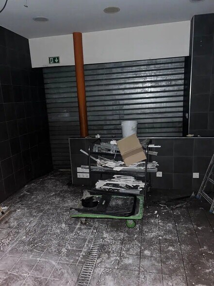 Local commercial dans Paris à louer - Photo de l’immeuble – Image 3 sur 5