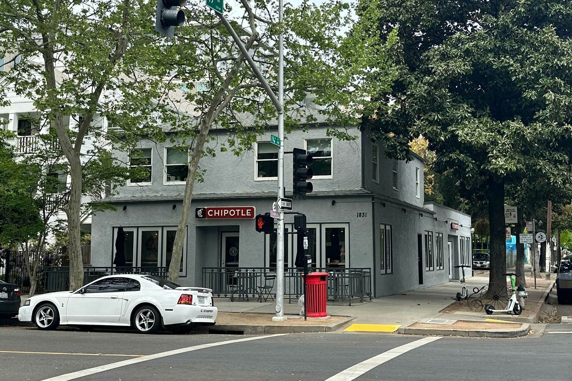 1831 Capitol Ave, Sacramento, CA à louer Photo principale– Image 1 sur 5