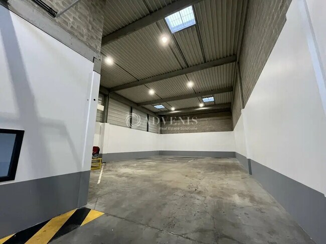 Plus de détails pour Local d'activités à louer