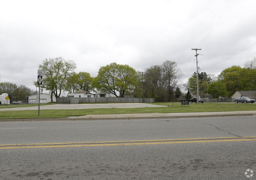 100 W Marks St, Greenville, MI à vendre - Photo de l’immeuble – Image 1 sur 5