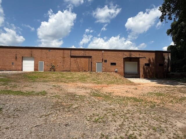 106 Somerset Dr, Conover, NC à louer - Photo de l’immeuble – Image 3 sur 16
