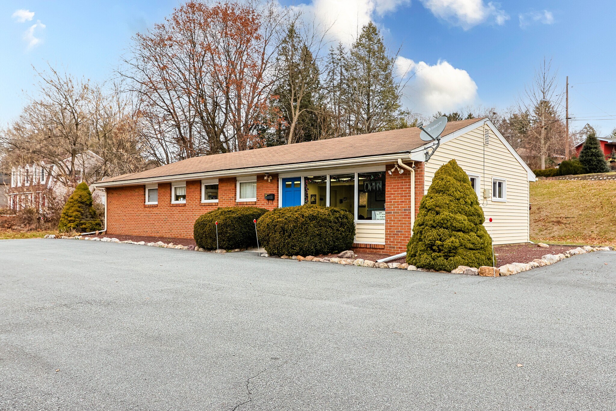 110 W Main St, Clinton Township, NJ à vendre Photo principale– Image 1 sur 18