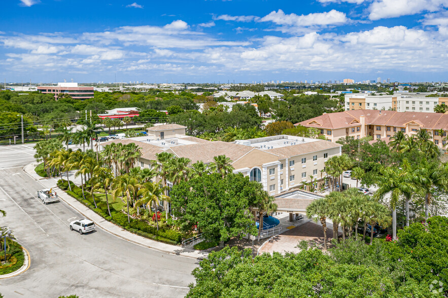 2485 Metrocentre Blvd, West Palm Beach, FL à vendre - Aérien – Image 2 sur 6