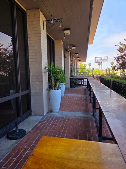 1055 Torrey Pines Rd, La Jolla, CA à louer - Photo de l’immeuble – Image 3 sur 6