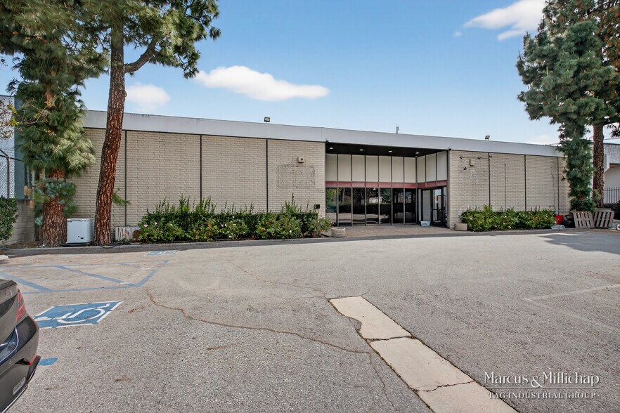 6700 Valjean Ave, Van Nuys, CA à vendre - Photo principale – Image 1 sur 15