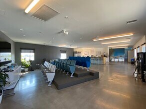 5760-5780 W Jefferson Blvd, Los Angeles, CA à louer Photo intérieure– Image 1 sur 6