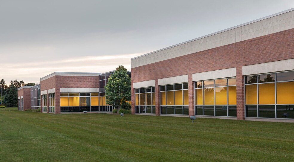 10200 Innovation Dr, Milwaukee, WI à louer - Photo de l’immeuble – Image 3 sur 6