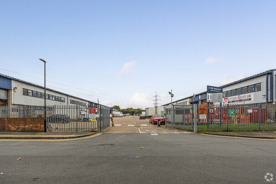 90-100 Roding Rd, Londres à louer - Photo de l’immeuble – Image 3 sur 3