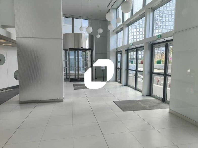 Bureau dans Puteaux à louer - Hall d’entrée – Image 2 sur 17