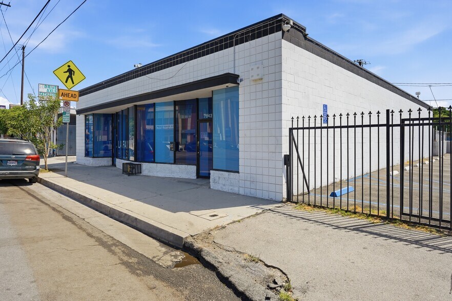 7842 Lankershim Blvd, North Hollywood, CA à vendre - Photo de l’immeuble – Image 3 sur 18