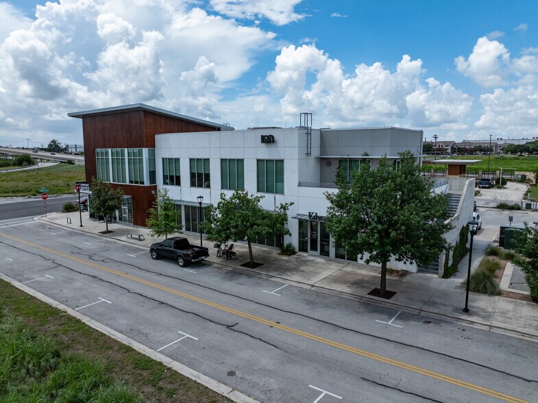 407 Stagecoach Trl, San Marcos, TX à louer - Photo de l’immeuble – Image 3 sur 8