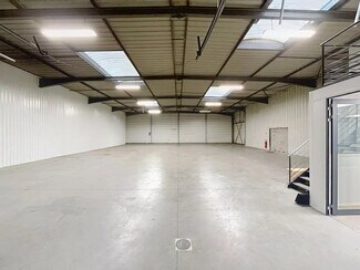 Plus de détails pour 15 Avenue De Montmartin, Corbas - Local d'activités à louer