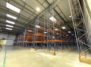 Industriel/Logistique dans Le Coudray-Montceaux à louer Photo intérieure– Image 2 sur 6