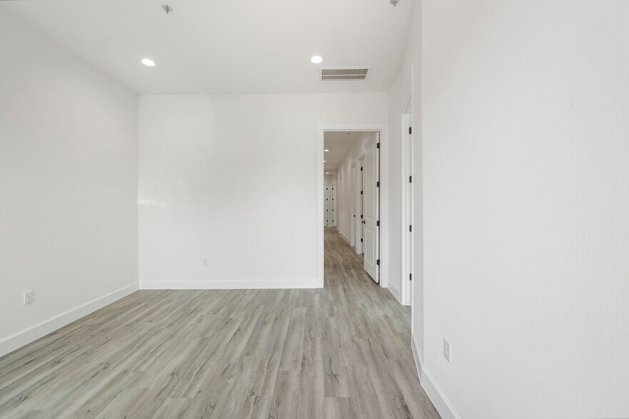 284 Ed English Dr, Shenandoah, TX à vendre - Photo intérieure – Image 3 sur 58