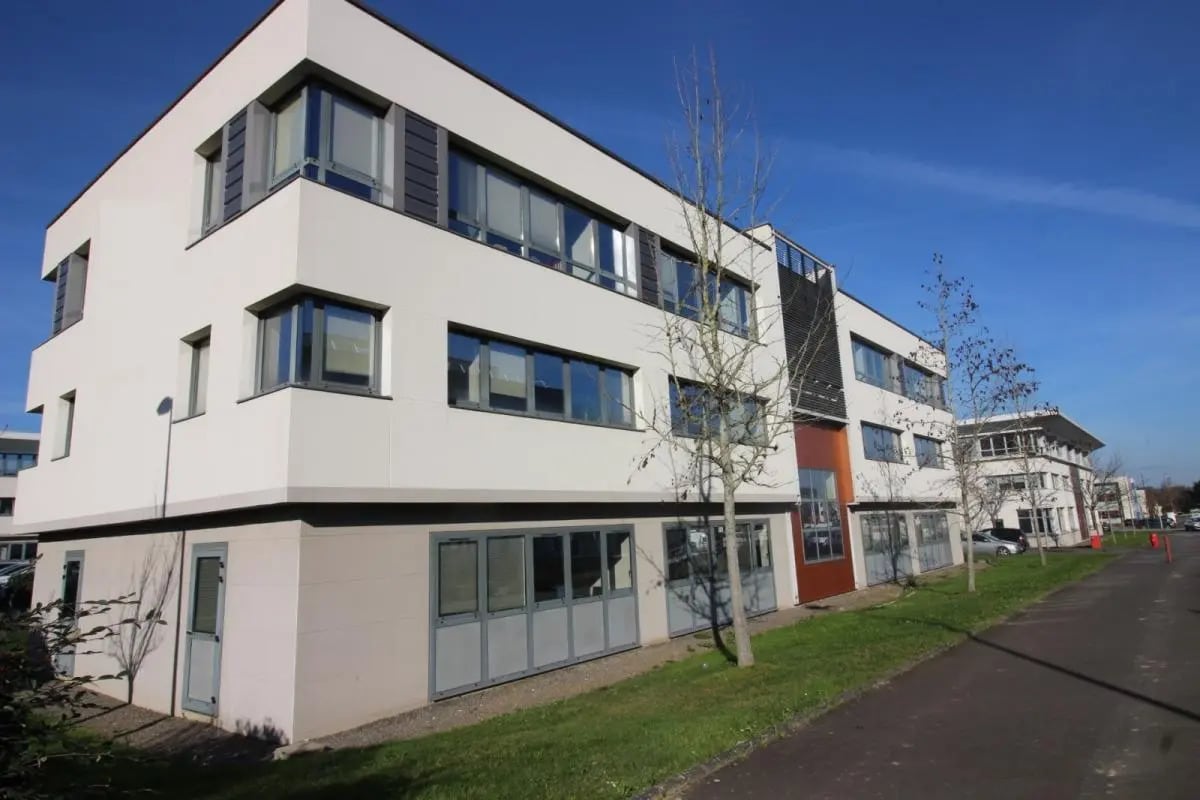 Bureau dans Saint-Grégoire à louer Photo de l’immeuble– Image 1 sur 12