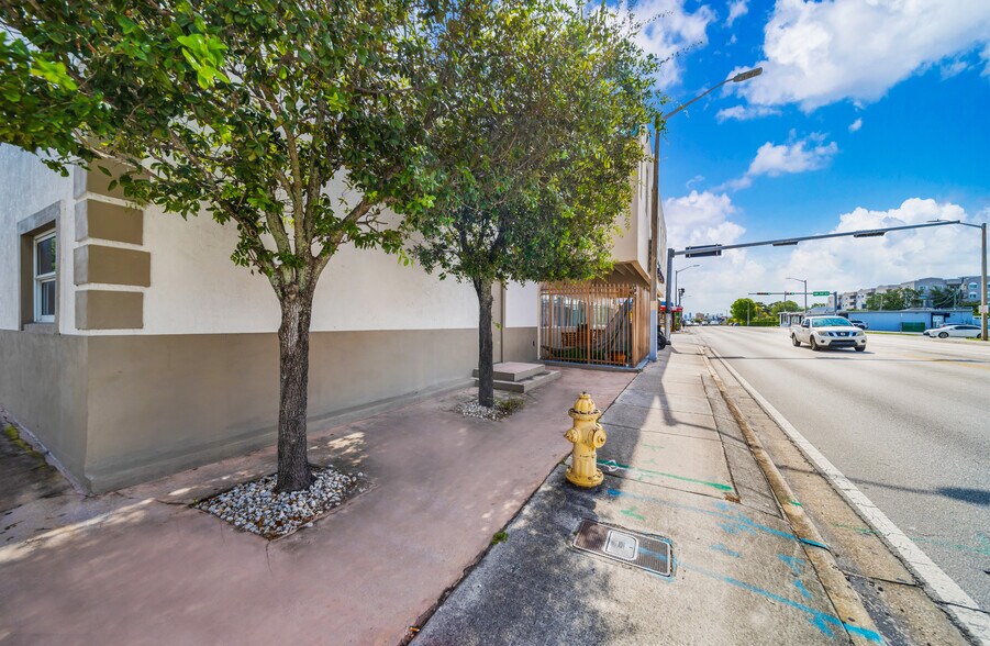 3401 NW 7th St, Miami, FL à louer - Photo de l’immeuble – Image 2 sur 30