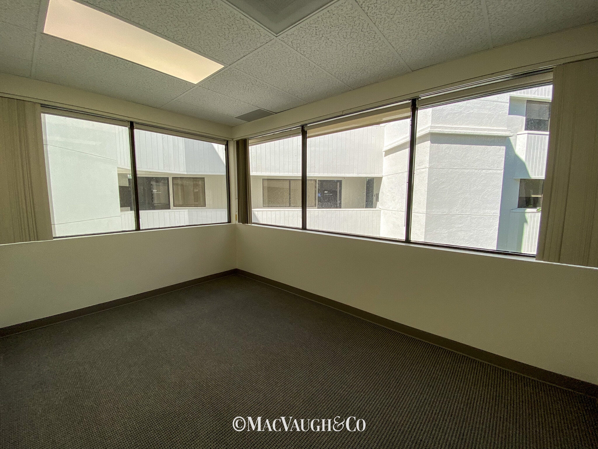 650 Sierra Madre Villa Ave, Pasadena, CA à louer Photo de l’immeuble– Image 1 sur 11