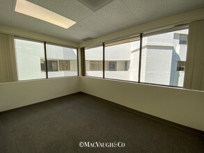 650 Sierra Madre Villa Ave, Pasadena, CA à louer Photo de l’immeuble– Image 1 sur 11