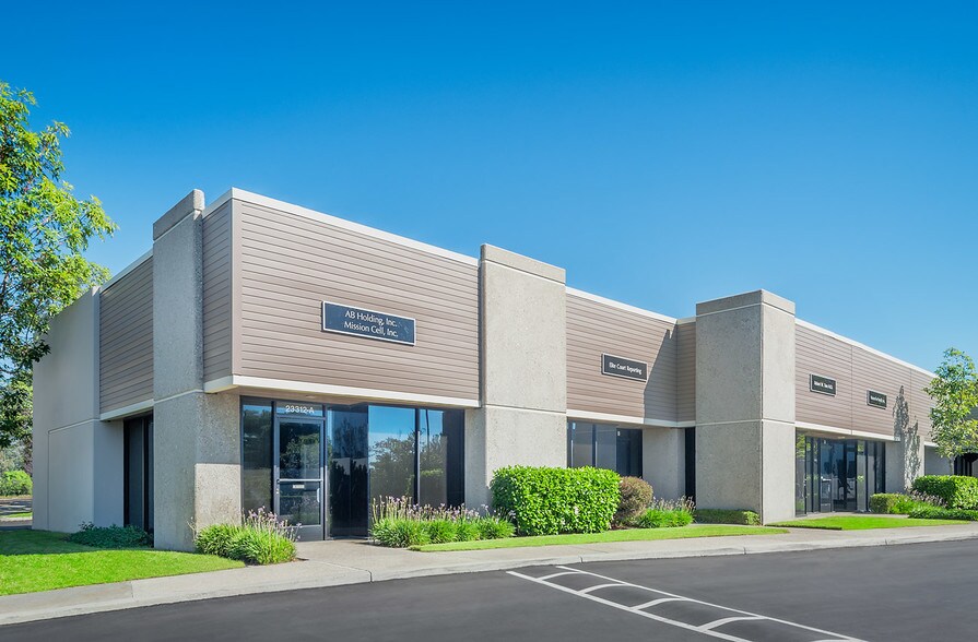 23322 Madero, Mission Viejo, CA à louer - Photo principale – Image 3 sur 15