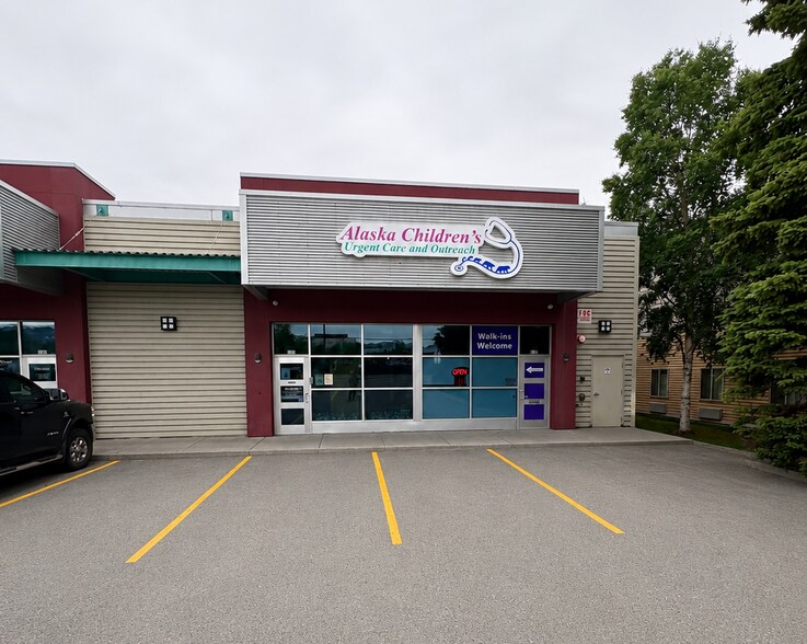 751 E 36th Ave, Anchorage, AK à louer - Photo de l’immeuble – Image 1 sur 3