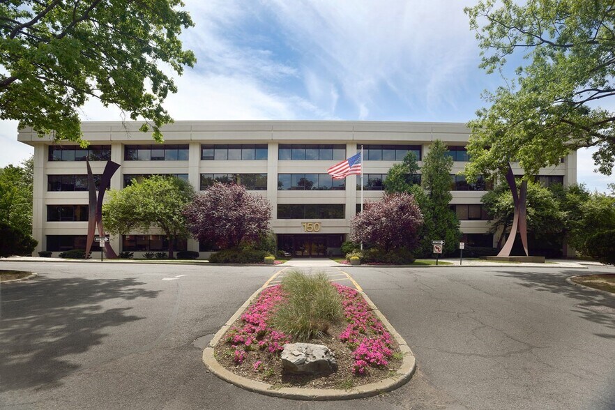150 White Plains Rd, Tarrytown, NY à louer - Photo de l’immeuble – Image 1 sur 2