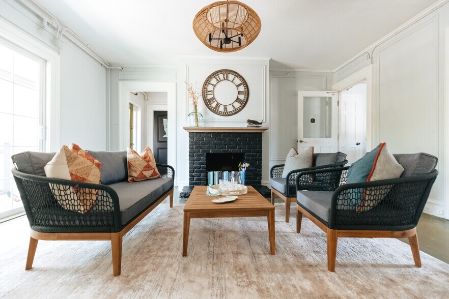 28 Weaver Ave, Newport, RI à vendre - Photo intérieure – Image 3 sur 8