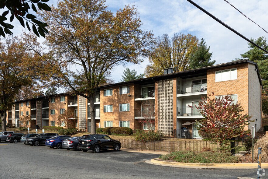 5400 Livingston Ter, Oxon Hill, MD à vendre - Photo de l’immeuble – Image 1 sur 27