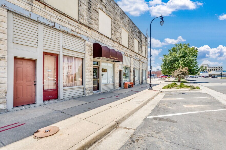 2721 N Main St, Hutchinson, KS à vendre - Photo de l’immeuble – Image 3 sur 8