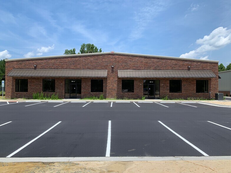 3217 Pennington Drive, Wilmington, NC à louer - Photo de l’immeuble – Image 1 sur 6