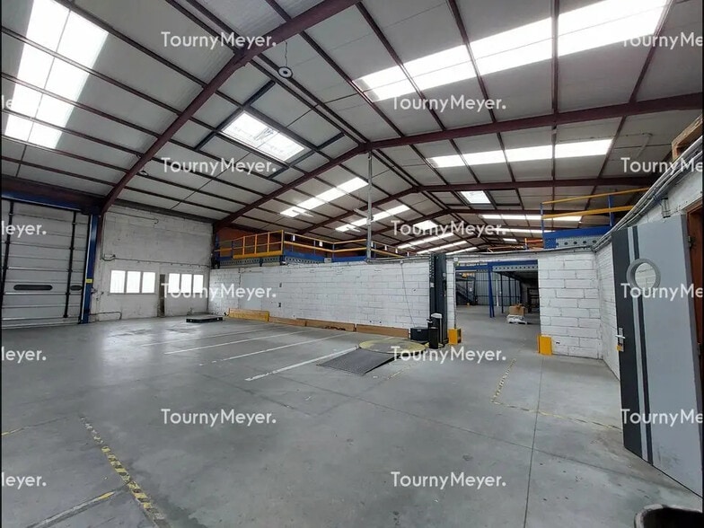 Local d’activités dans L'Union à louer - Photo de l’immeuble – Image 1 sur 12