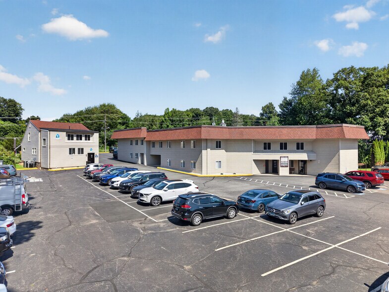 464 Wolcott Rd, Wolcott, CT à louer - Photo de l’immeuble – Image 3 sur 16