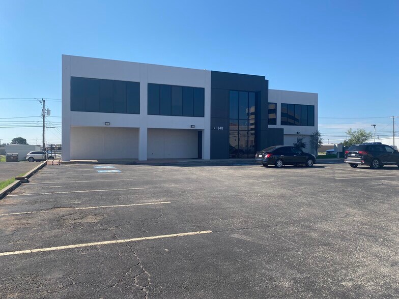 1340 E 7th St, Odessa, TX à louer - Photo de l’immeuble – Image 1 sur 3