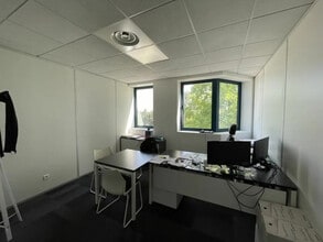 Bureau dans Saint-Genis-Laval à vendre Photo intérieure– Image 2 sur 10