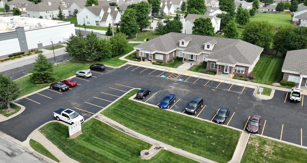1118 Remington Plaza, Raymore, MO à vendre - Photo de l’immeuble – Image 1 sur 6