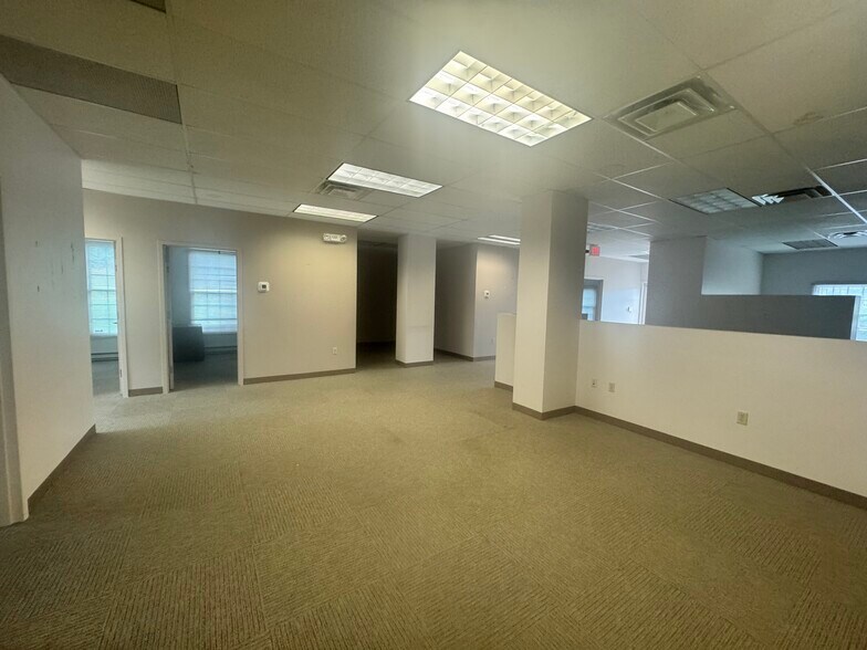 360 Grove St, Bridgewater, NJ à louer - Photo de l’immeuble – Image 3 sur 5