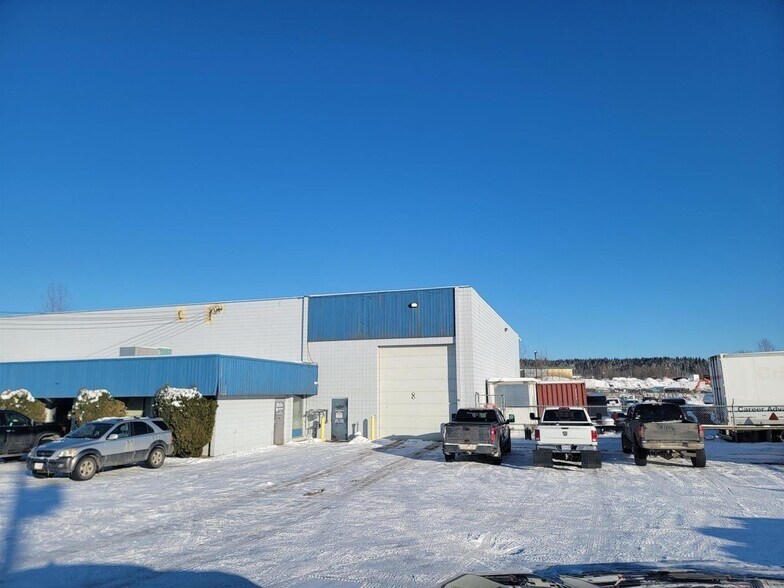 9499 Milwaukee Way, Prince George, BC à louer - Photo de l’immeuble – Image 2 sur 15