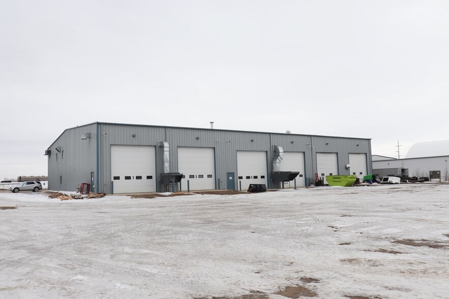 3400 Golf Course Rd N, Stony Plain, AB à louer - Photo de l’immeuble – Image 2 sur 3