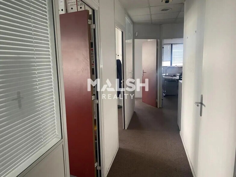 Bureau dans Bron à vendre - Photo intérieure – Image 3 sur 7