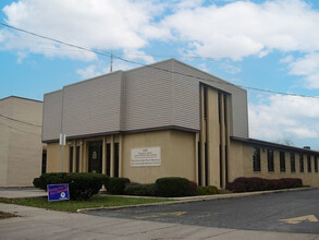 1226 N Michigan Ave, Saginaw, MI à louer Photo de l’immeuble– Image 2 sur 4