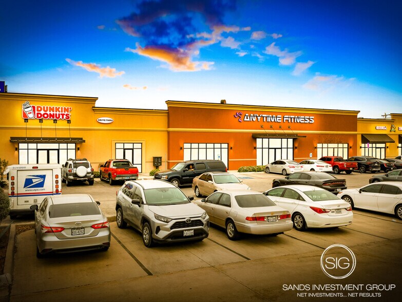 7718 McPherson Rd, Laredo, TX à louer - Photo de l’immeuble – Image 2 sur 8