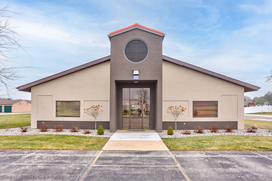 512 N Franklin St, Frankenmuth, MI à louer - Photo de l’immeuble – Image 2 sur 9