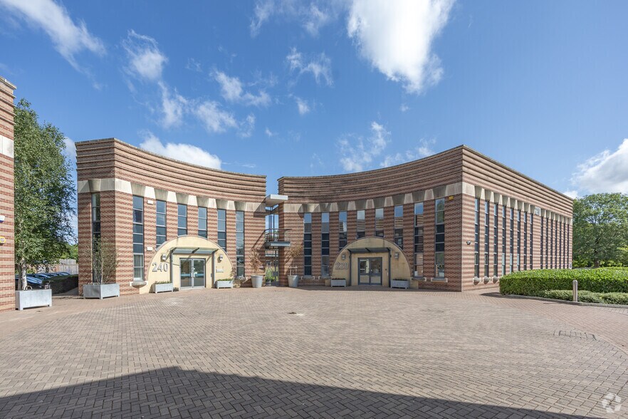 200-240 Park Ave, Almondsbury à louer - Photo principale – Image 1 sur 7