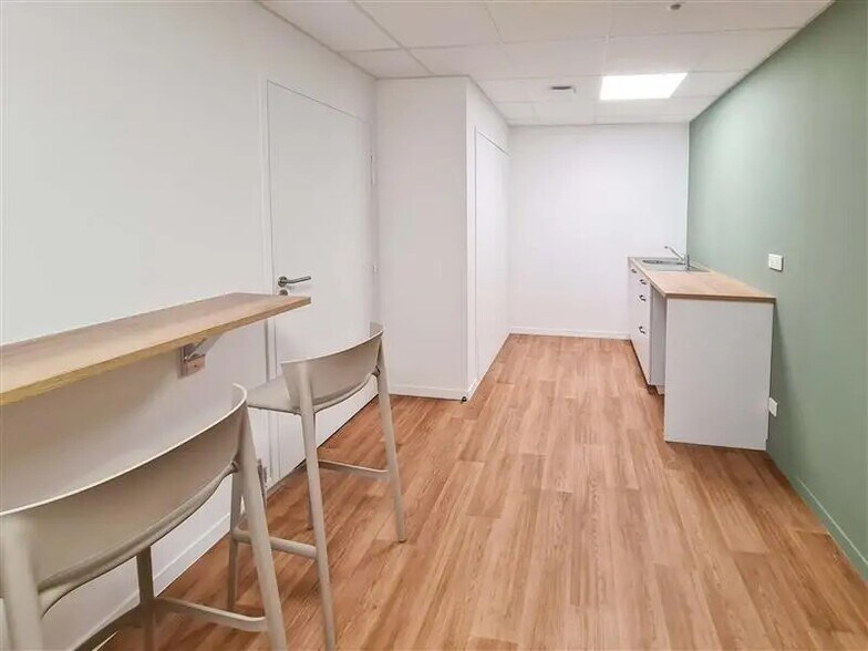 Bureau dans Saint-Brieuc à louer - Photo de l’immeuble – Image 3 sur 8