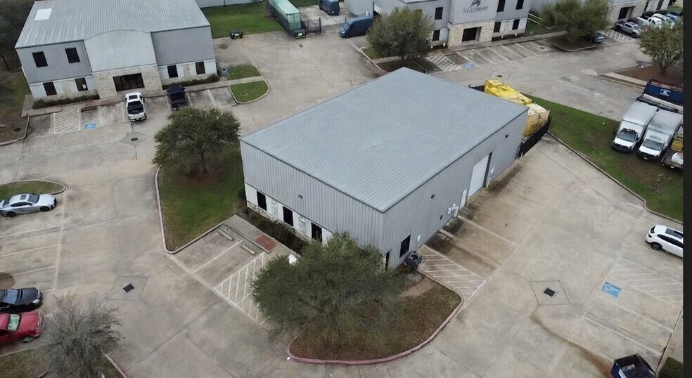 1333 Price Plaza Dr, Katy, TX à louer - Photo de l’immeuble – Image 2 sur 4