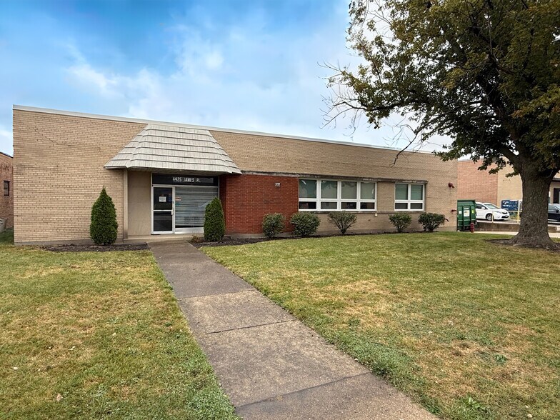 4425 James Pl, Melrose Park, IL à vendre - Photo de l’immeuble – Image 2 sur 2