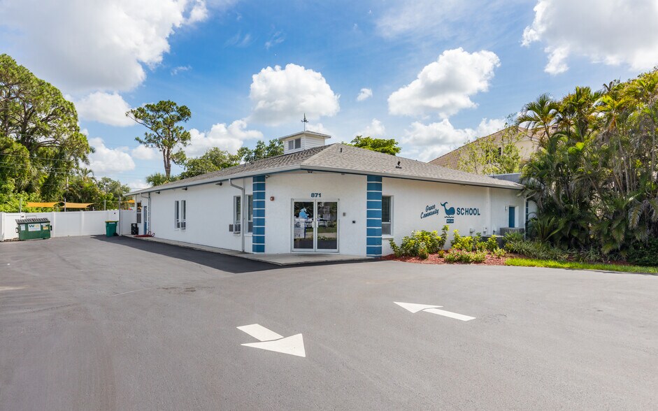 871 100th Ave N, Naples, FL à vendre - Photo de l’immeuble – Image 2 sur 21