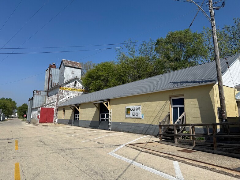 104 W Main St, Poplar Grove, IL à vendre - Photo de l’immeuble – Image 3 sur 16