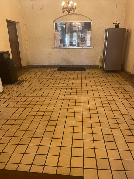 4020 W Lafayette Blvd, Detroit, MI à vendre - Photo intérieure – Image 2 sur 4