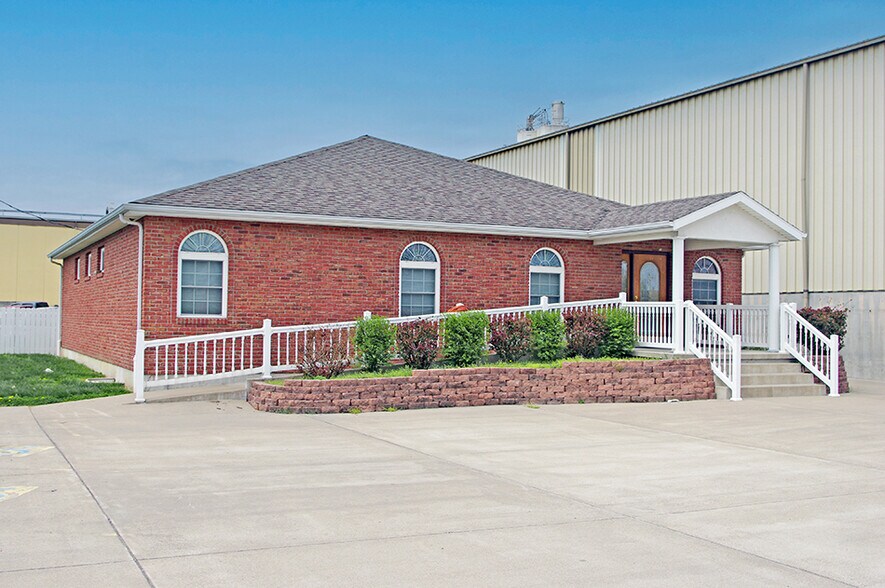607 N Sparta St, Steeleville, IL à vendre - Photo de l’immeuble – Image 1 sur 12