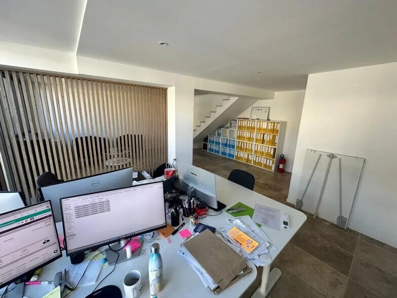 Bureau dans Sainte-Maxime à louer - Photo de l’immeuble – Image 2 sur 4